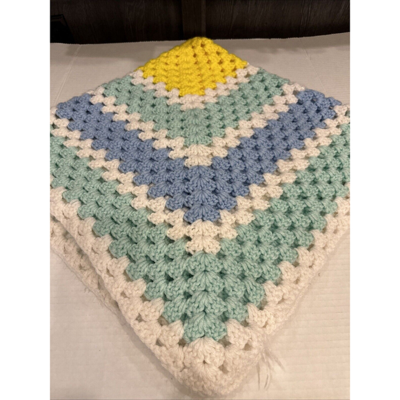 Vintage 34”Handmade Crocheted Baby Blanket-Blue/Grn/Yellow/Whi Beautifully made - Picture 6 of 7